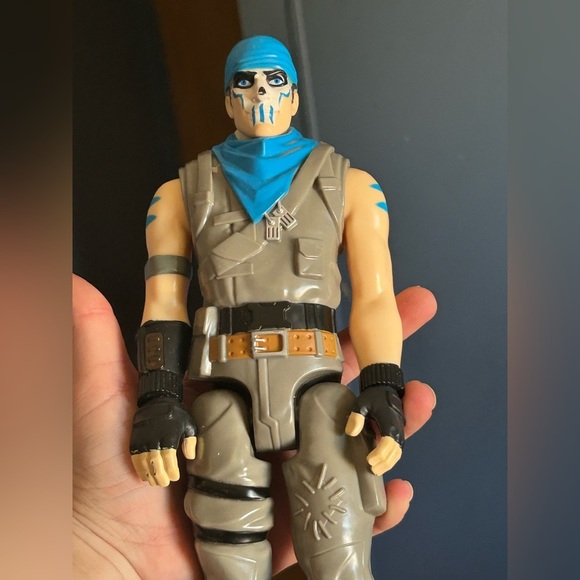 Fortnite Skull Trooper 12” Action Figure Warpaint 2019 Epic Games Victory Series - Picture 5 of 13